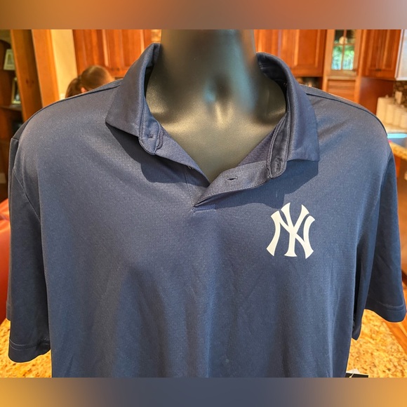 NWT New York Yankee men’s MLB polo. Sharp Navy Blue‎ with logo. Large. - Picture 3 of 8